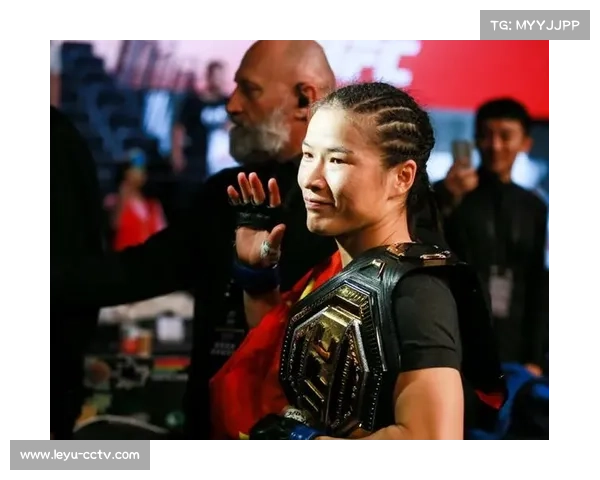 张伟丽参与村MMA赛事交流表演，推广综合格斗运动